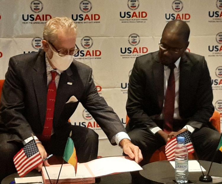 Le FONSIS et l’USAID en partenariat pour l’amélioration de la compétitivité des entreprises