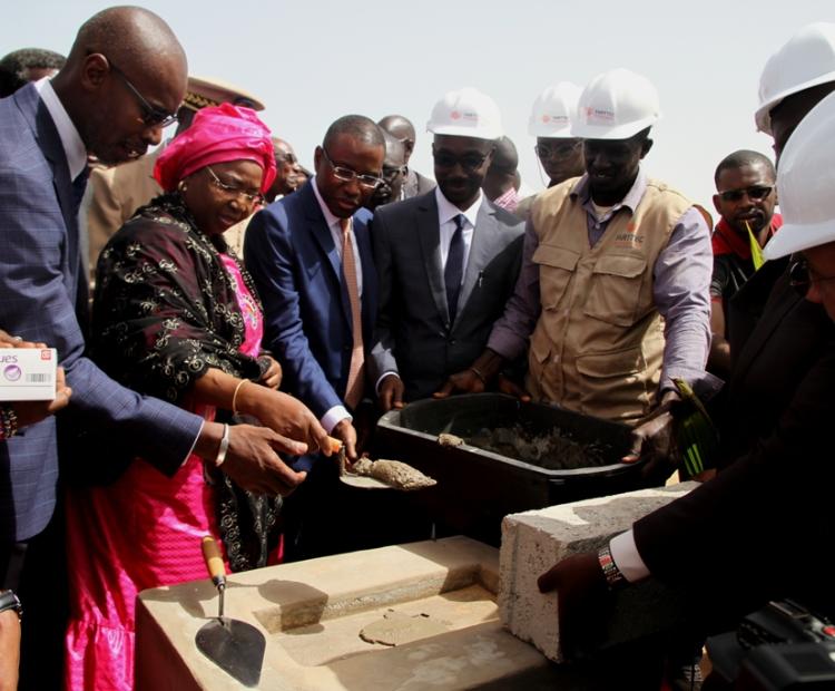  INVESTISSEMENT FONSIS : les premiers flacons de perfusions «made in Sénégal» disponibles dans 18 mois (fr)